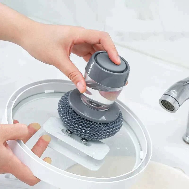 BrushEase™ - Borstel voor reiniging met ingebouwde zeepfunctie